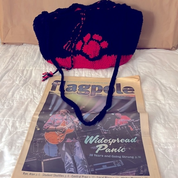 Red + Black Hand Crocheted Bag Large Dawg Paw ๐พ Magnetic Closure Cinch Top NEW - Picture 4 of 14